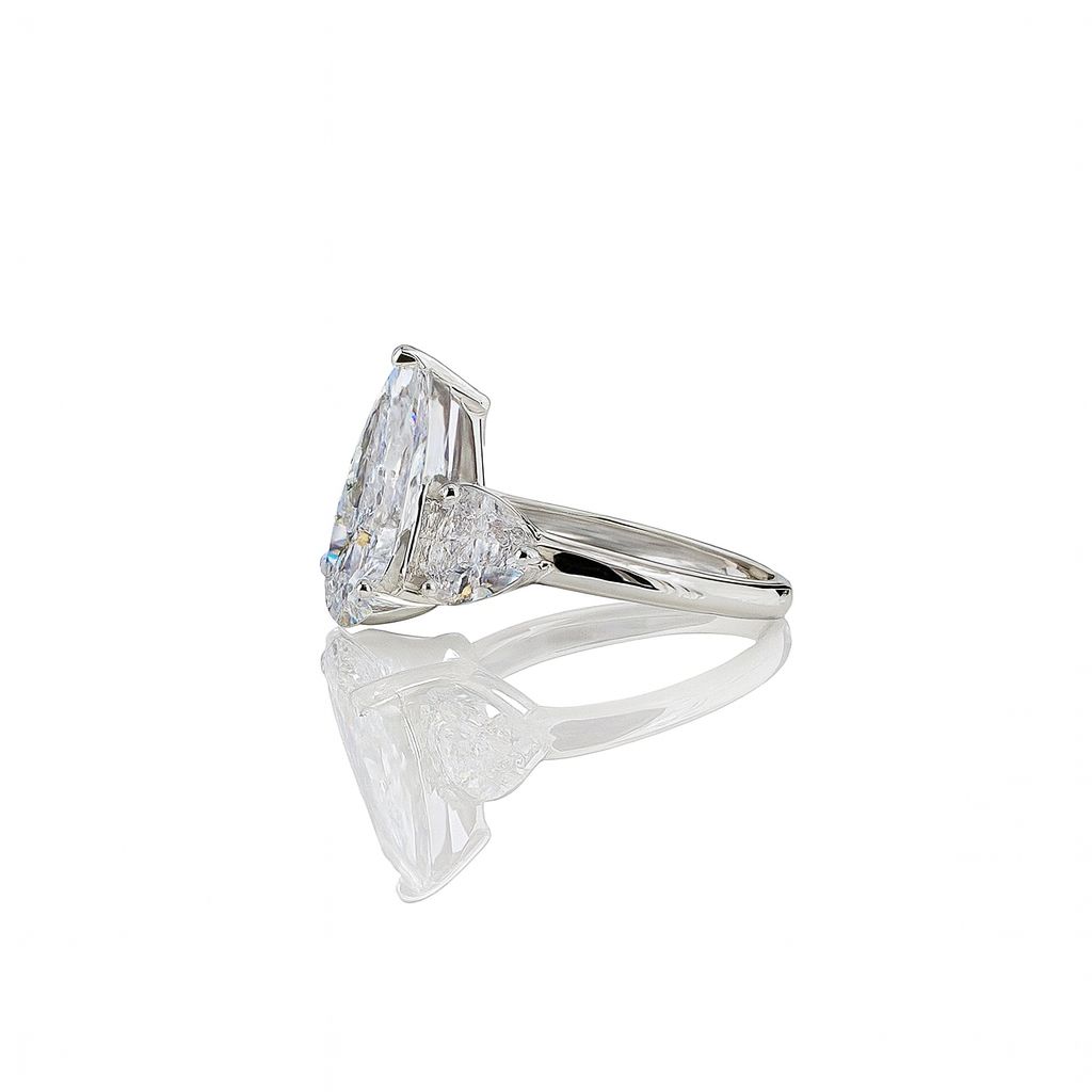 La DiaMantés  | Empress Teardrop Diamond Ring